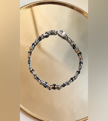 Златна гривна от бяло и розово злато с елементи от керамика