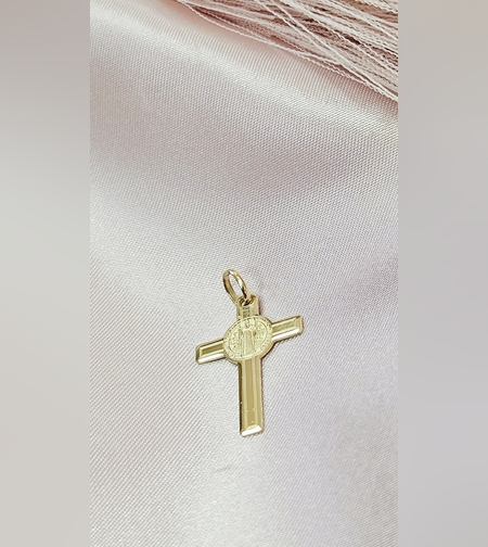 Златен кръст със Св. Бенедикт