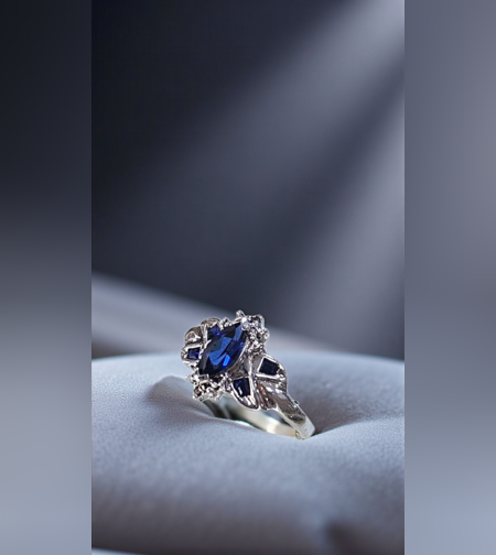 Златен пръстен със сапфири и брилянти