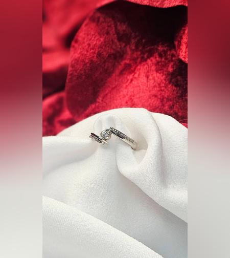 Златен пръстен  18К бяло злато с Диаманти тип Crossover