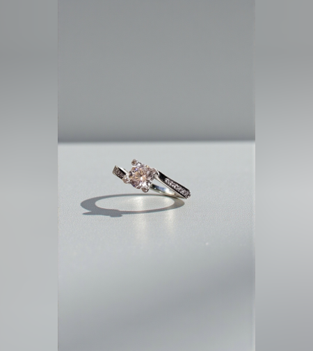 Златен пръстен от бяло злато с циркони