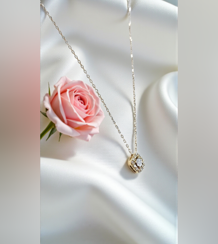 Златно колие от 18К жълто злато с централен диамант и обков от диаманти I Gioielli del Sole