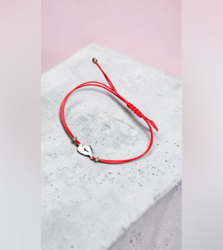 Гривна с крачета от бяло злато