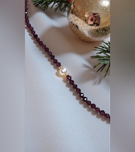 Златна гривна с естествени гранати, перла и 18К златни елементи Gumon