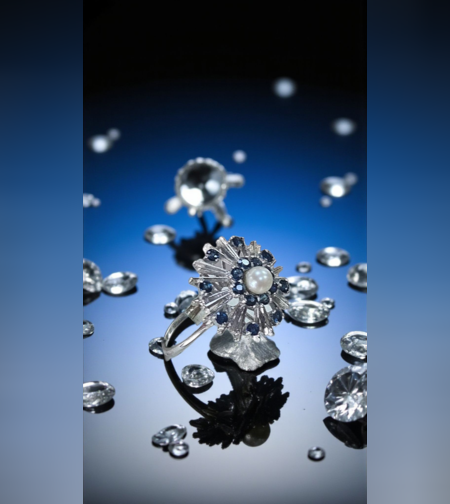 Златен пръстен със сапфири и перла