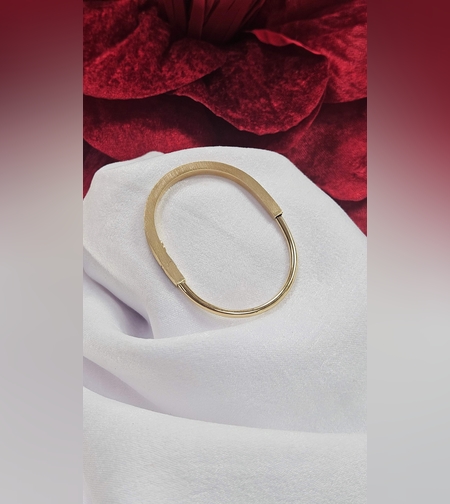 Твърда Златна Гривна от Диамантирано и Сатенирано злато