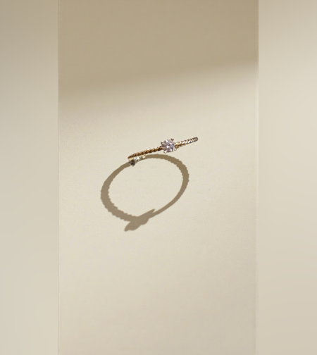 Златен пръстен от жълто злато с циркони