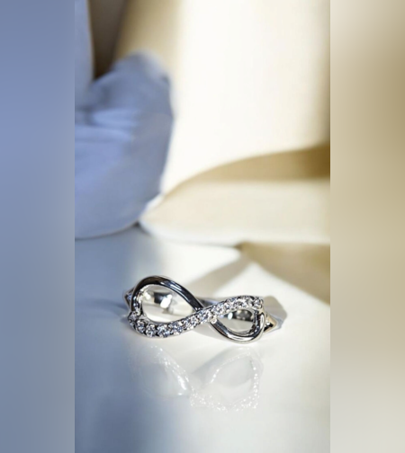 Златен пръстен от бяло злато с циркони