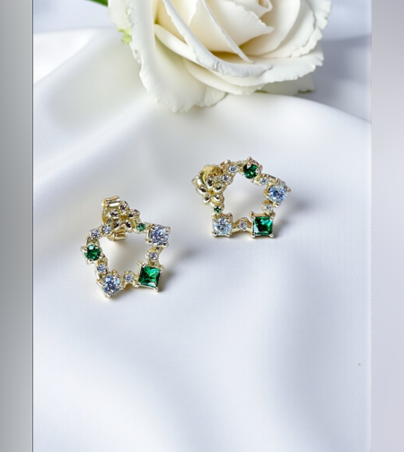 Златни обеци със зелени и бели циркони