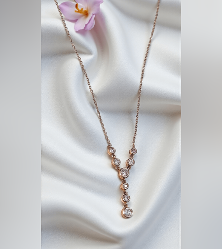 Златно колие от розово злато с диамант  