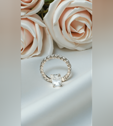 Златна халка с диаманти