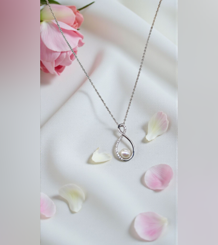 Златно kолие „Безкрайна прегръдка“