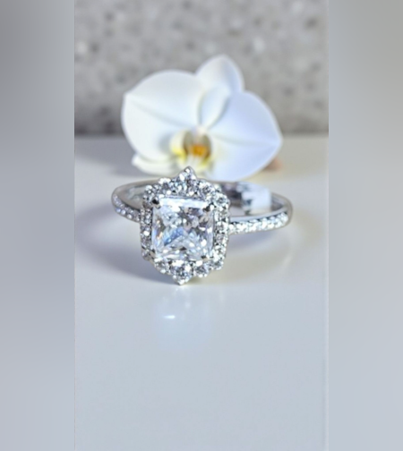 Златен пръстен от бяло злато