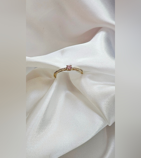 Златен пръстен с розов цирконий