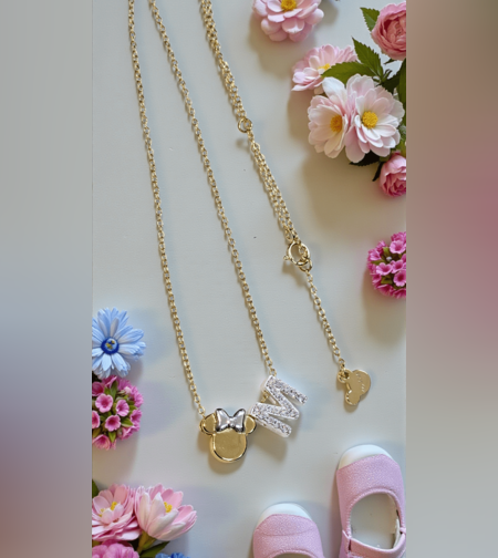 Сребърно колие с позлата буква 