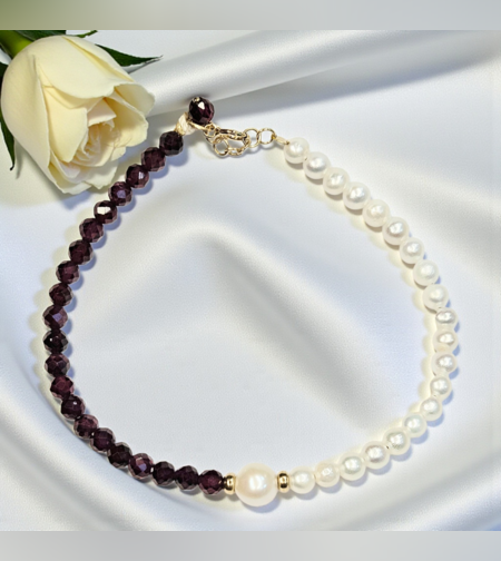 Дамска гривна Gumon с Бяла Перла , Гранати и 18К златни елементи