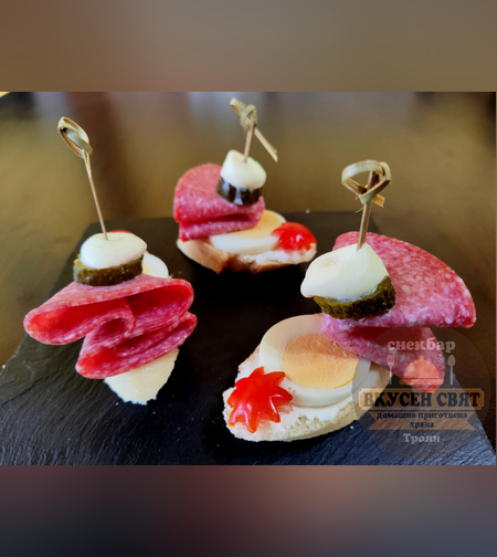 Брускети с луканков салам и яйце