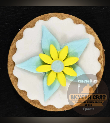 Декорирана бисквитка Синьо цвете