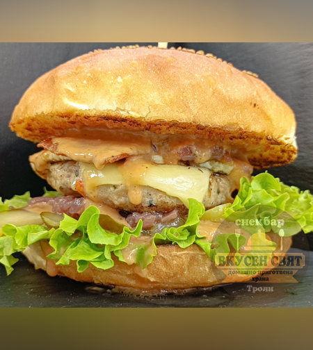 Бургер със свинско кюфте