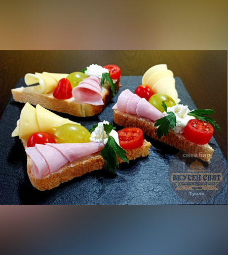 Брускети с шунка и грозде