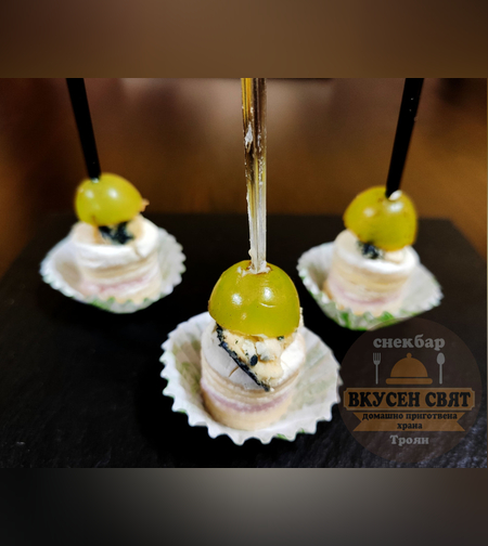 Хапка със синьо сирене