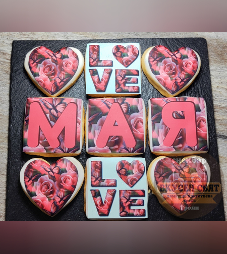 Комплект бисквитки с Червени рози