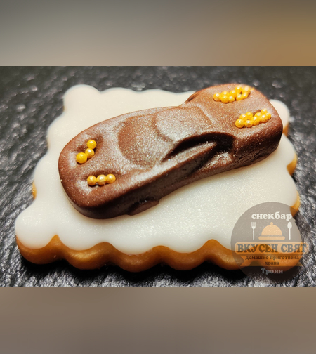 Декорирана бисквитка Кафява кола