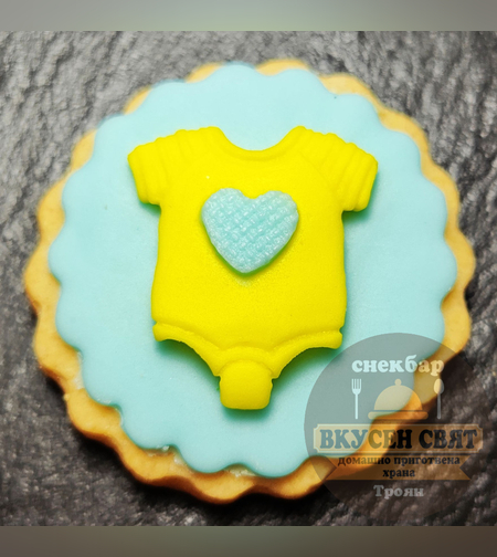 Декорирана бисквитка с жълто боди