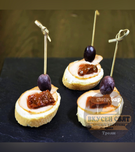 Канапе със жарено пилешко филе