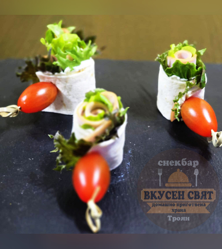 Рулце с пушено свинско филе