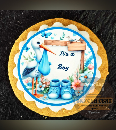 Бисквитка с принт Щъркел с вързоп и сини обувки