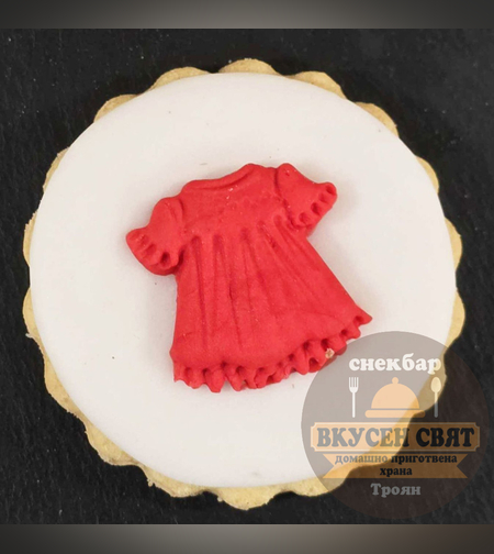 Декорирана бисквитка Червена рокля