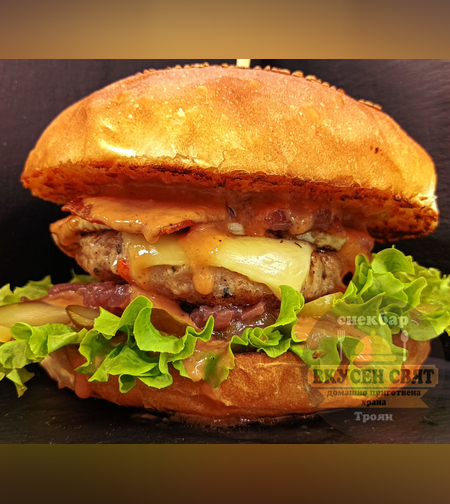 Бургер със телешко кюфте