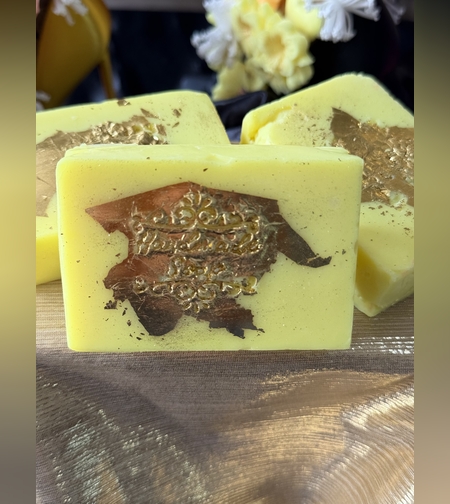 Натурален сапун с аромат на Дюля