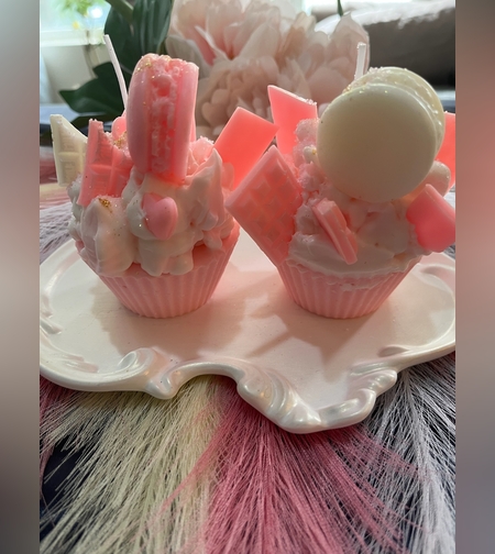 Ръчно изработена свещ под формата на гурме кексче