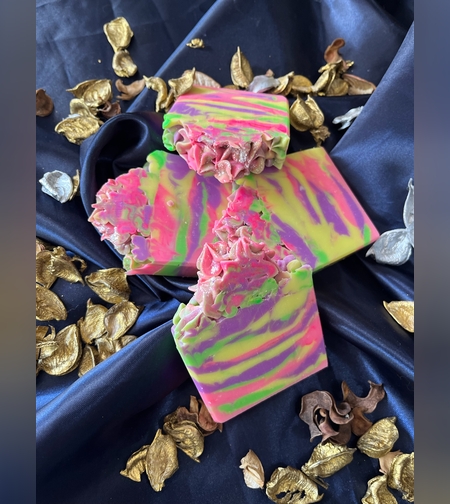 Ябълкова градина –Натурален сапун  ръчно изработен арт сапун