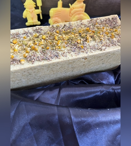 Домашен сапун с лайка лавандула и невен за чувствителна кожа