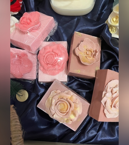 Ръчно изработени сапуни  аромат на маршмелоу Нежна роза с козе мляко, кокос