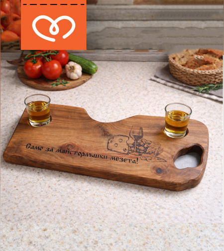 орехова дъска за мезета от масивен орех с чаши подарък