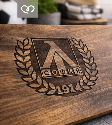 Дъска Левски лого, Дъска за мезета, Орехова дъска за подарък, Дървена дъска с лого подарък за футболен фен на Левски