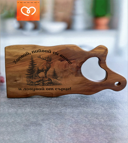 Гравирана дървена дъска с дръжка | Българска Oрехова дъска за мезе | Гурме плато за мезета
