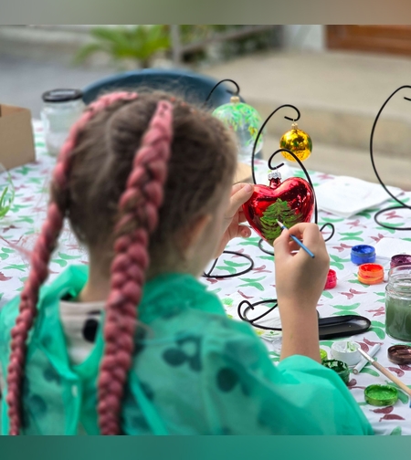 Работилница за рисуване на стъклени играчки