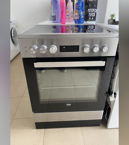 Готварска печка Beko (Инокс) с конвекция и електронен таймер