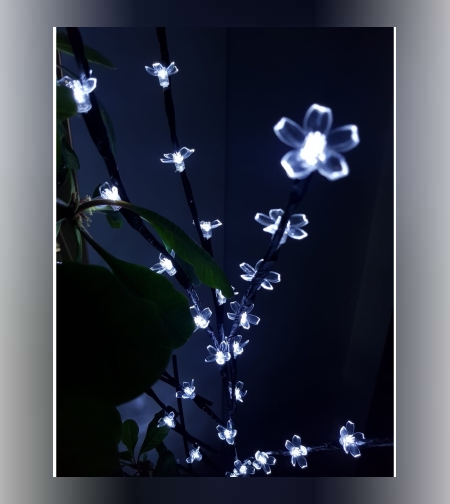 Decoratiune Luminoasa Crenguta cu Baterii 72 LED -uri Flori Alb Rece