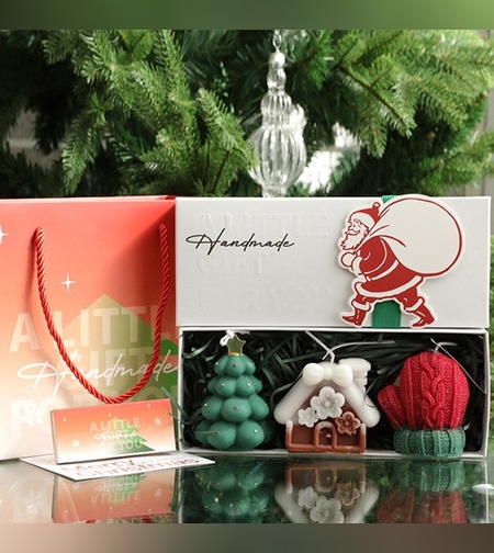 Lumanari Parfumate de Craciun, Flippy, GIFT BOX din 3 Lumanari din Ceara de Soia, Model B Brad, Manusa, Casuta, 22.5 x 9.5 x 5 cm, Multicolor