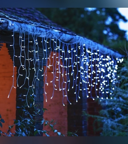 Instalatie Craciun, 39 m, 1133 Led-uri ,Franjuri, Alb rece, 8 jocuri de lumini, Transformator cu telecomanda, Interconectabila, Prelungitor 3 m inclus, Fir Transparent, Flippy