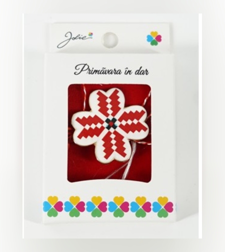 Martisor Brosa Mica in Cutie, Dimensiune Brosa 2.5-3 cm, Material Metal, Model Trifoi Traditional 2