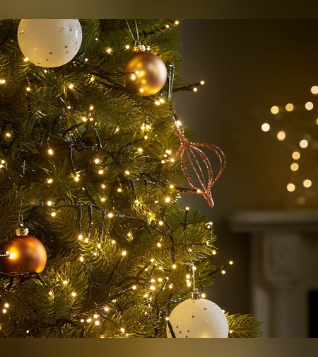 Instalatie de Craciun liniara Yoto, 17 m, din care 1 m cablu priza 220V, 200 LED, 8 jocuri de lumini, beculet in 6 colturi, pentru interior, controler, fir negru, alb cald