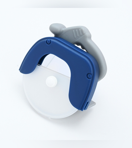 Cutit circular pentru pizza Flippy, 11.5 x 12.5 cm, otel inoxidabil si plastic, capc protectie lama, albastru