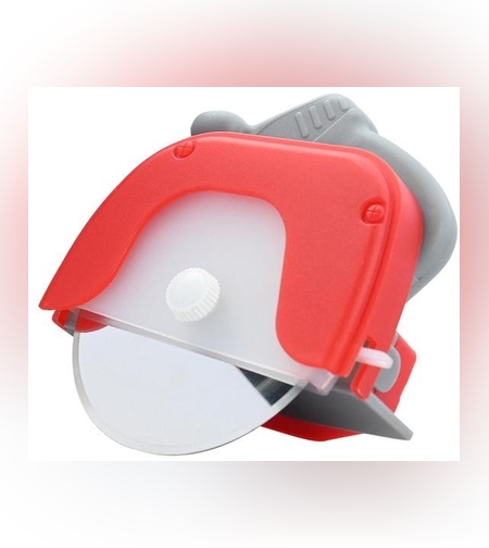 Cutit circular pentru pizza Flippy, 11.5 x 12.5 cm, otel inoxidabil si plastic, capc protectie lama, rosu